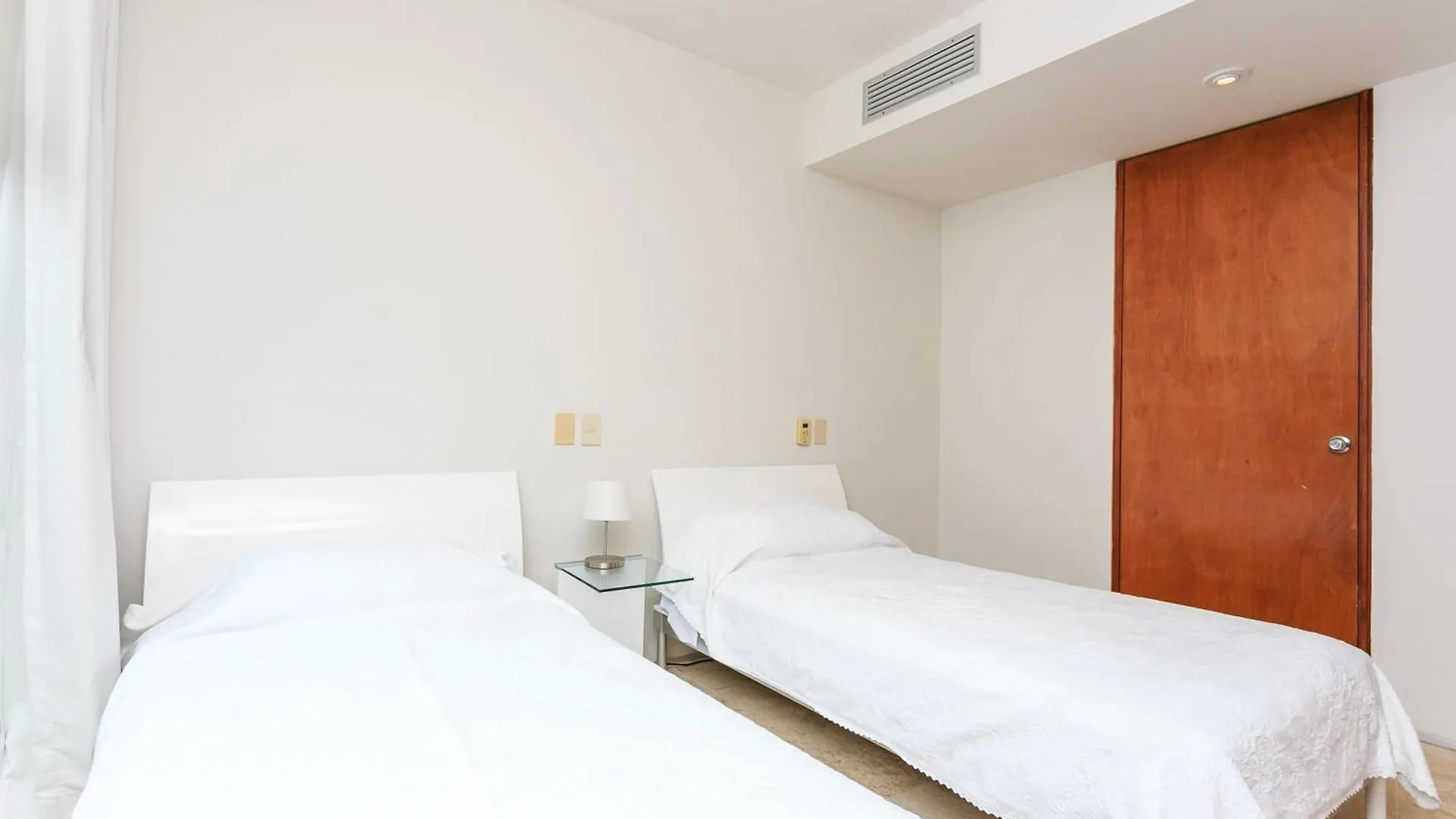 Spacious Magia Condo Steps To The Beach & 5Th Ave Playa del Carmen 0*,  México