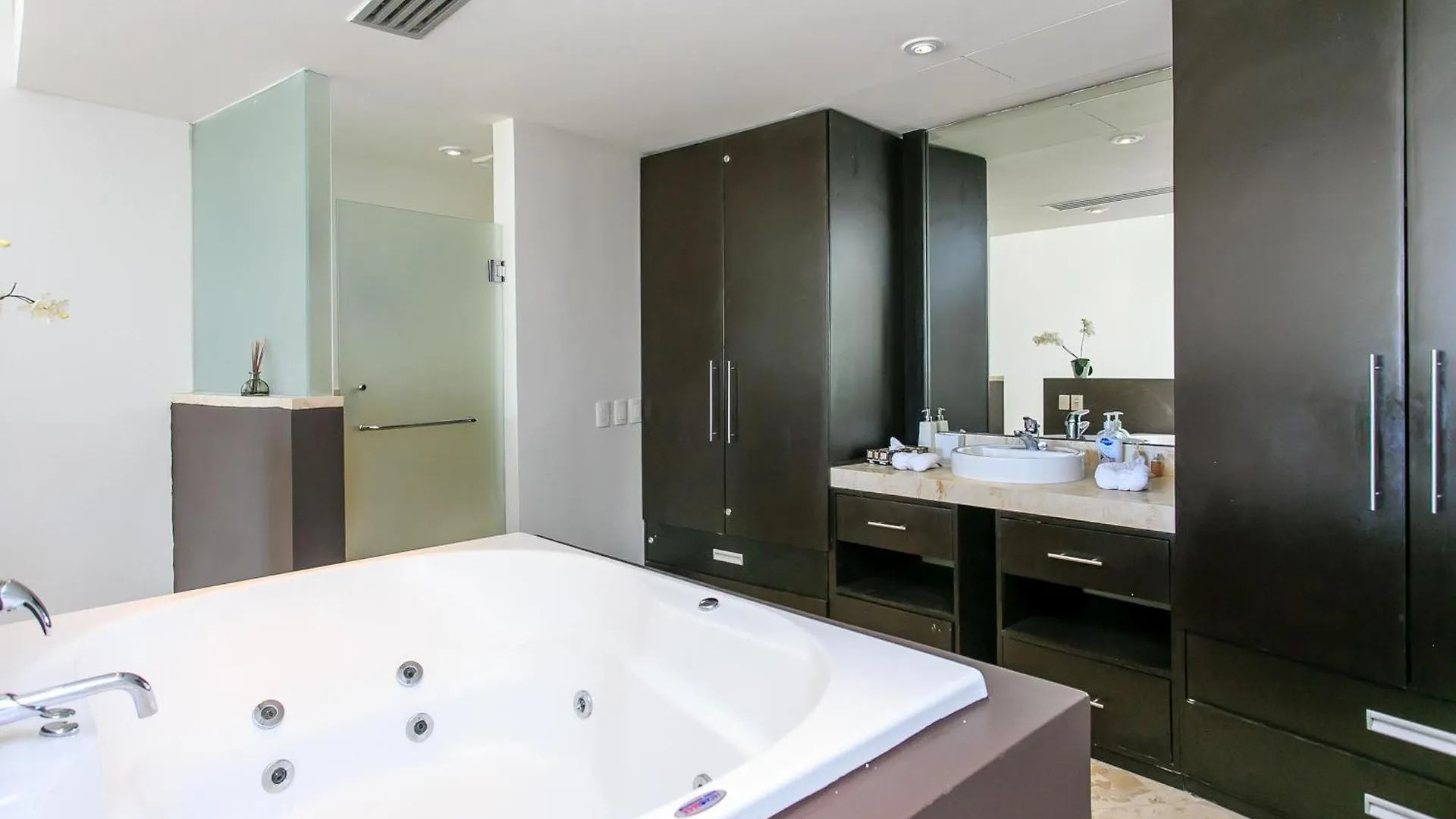 Spacious Magia Condo Steps To The Beach & 5Th Ave Playa del Carmen Apartamento