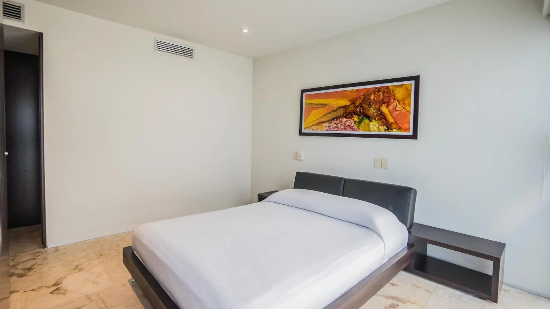 Spacious Magia Condo Steps To The Beach & 5Th Ave Playa del Carmen 0*,  México