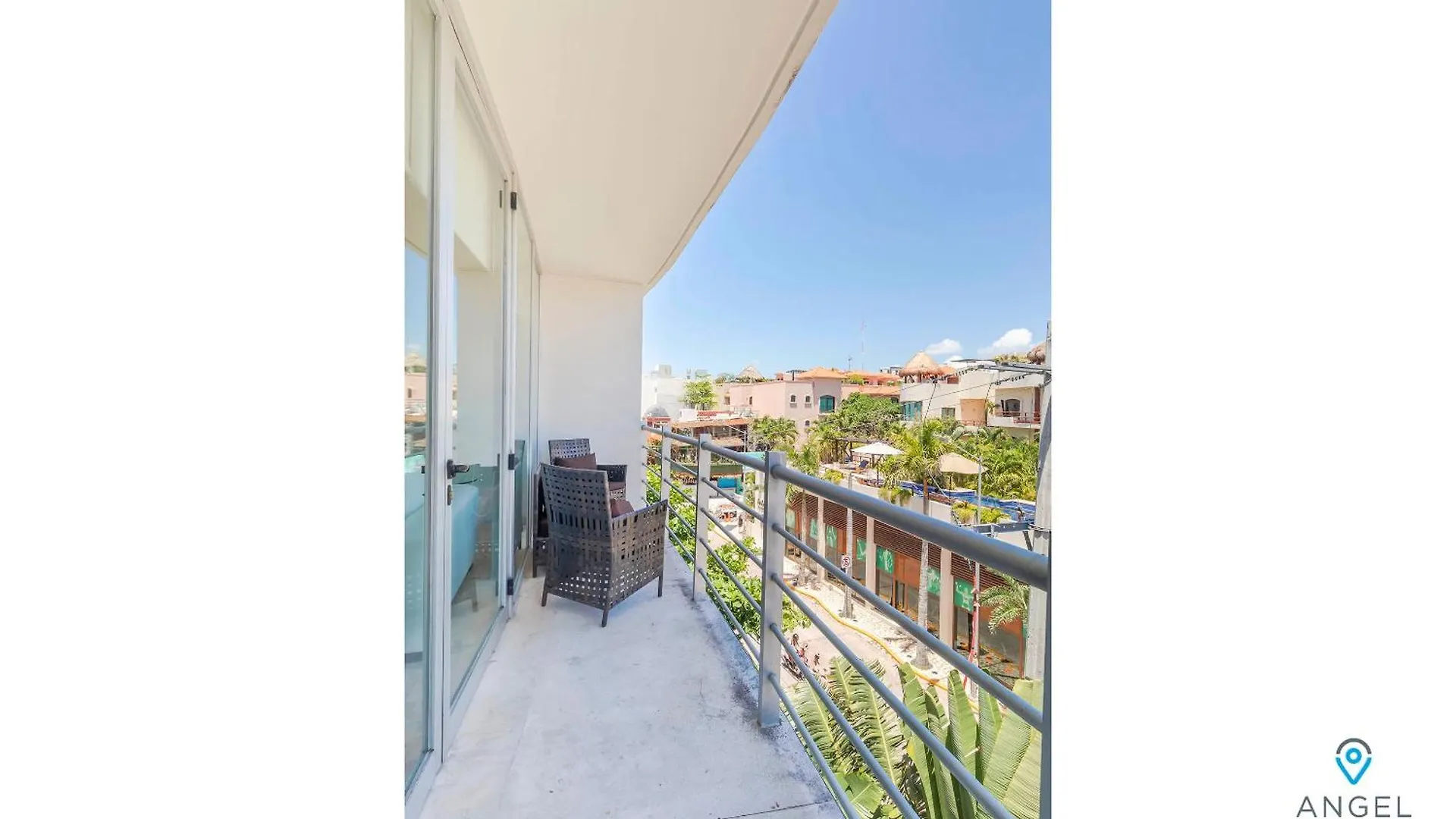 Spacious Magia Condo Steps To The Beach & 5Th Ave Playa del Carmen Mexico